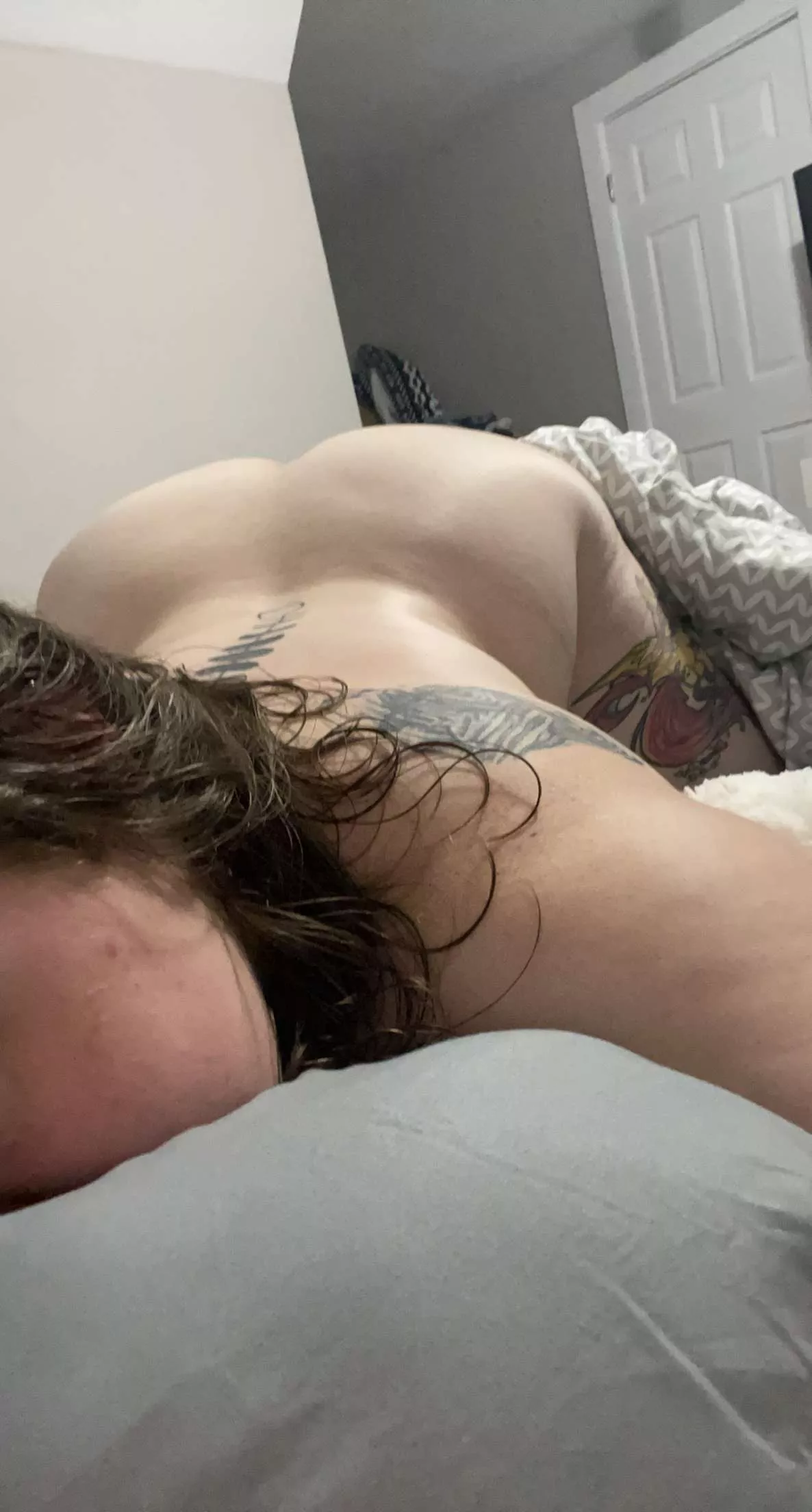 Ready and waiting for Daddy to pump me full of cum🥵🤤