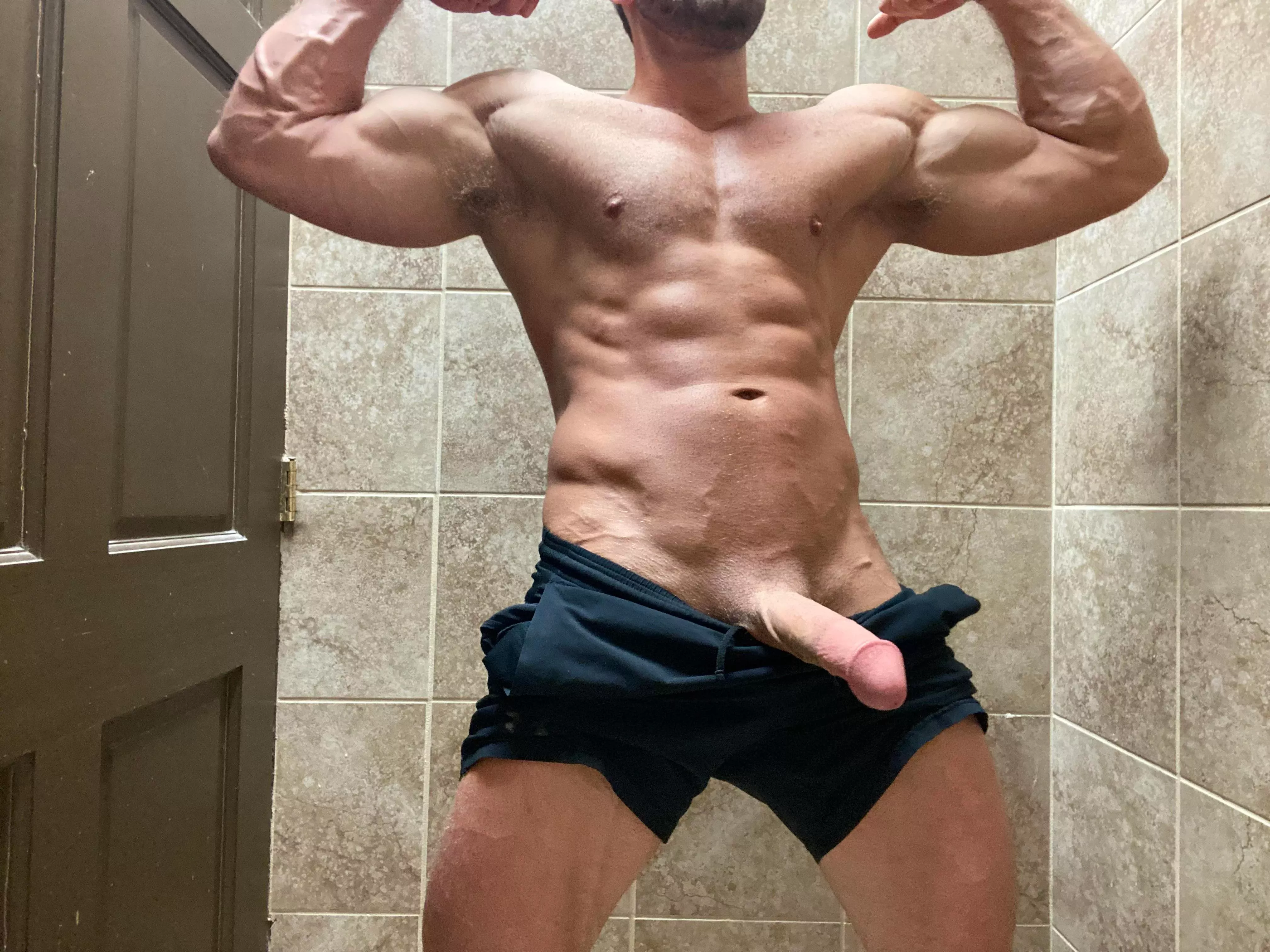 Ready to choke you with these big arms while fucking you doggy 💪😈