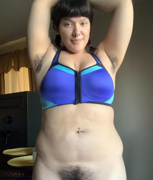 Real men eat hairy pussy 😎