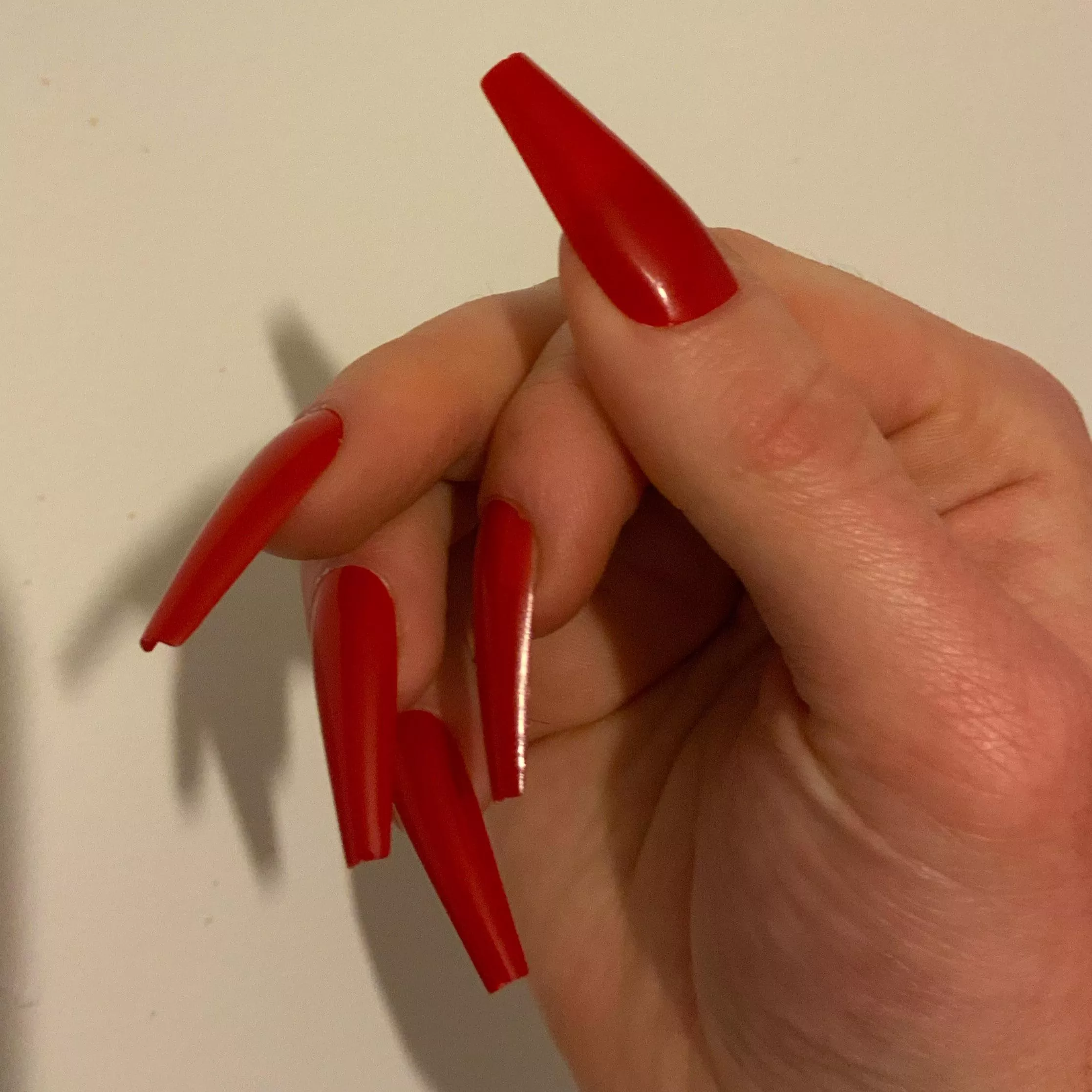Really nice red nails today 🥰