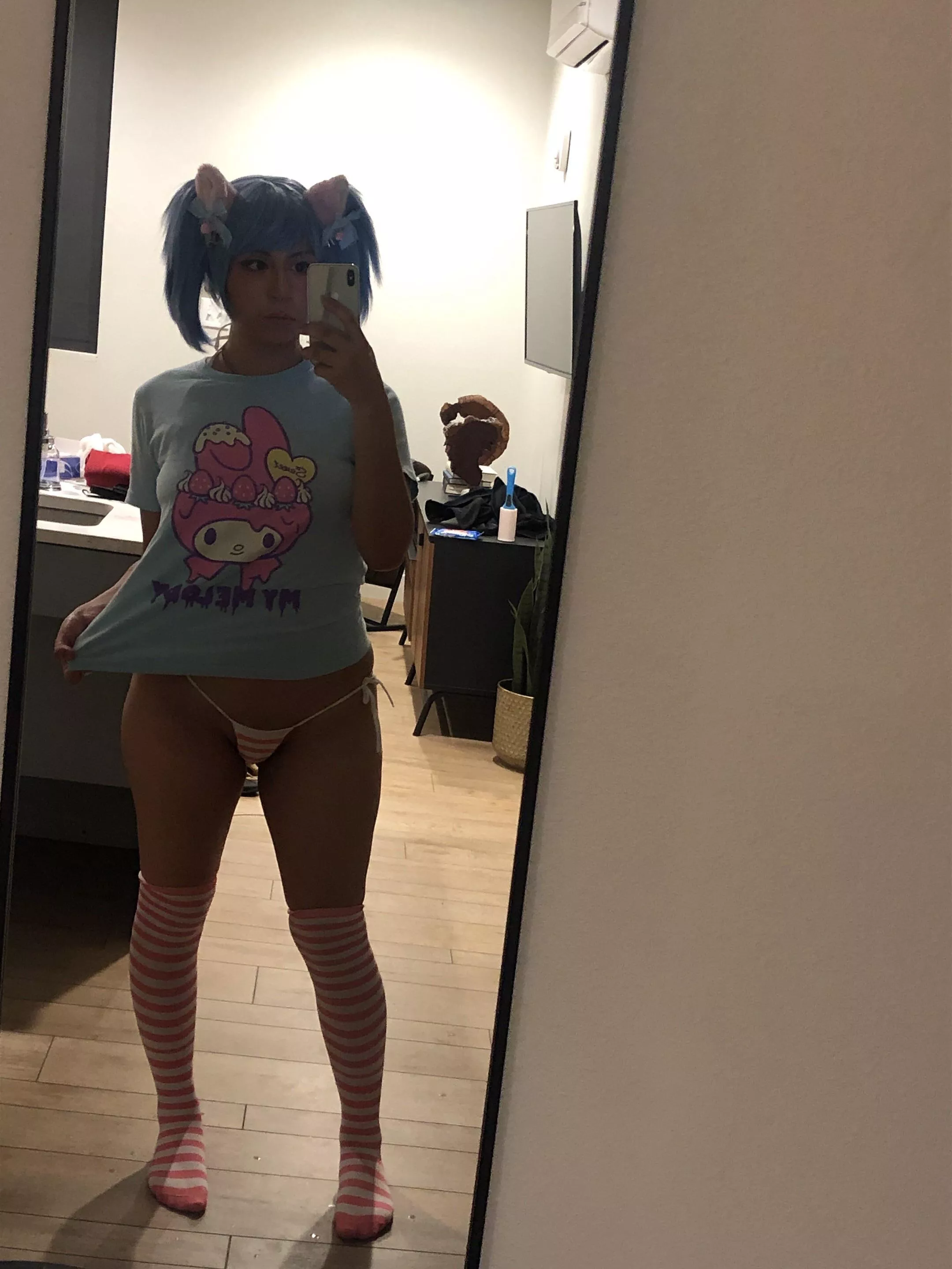 recorded myself getting destroyed in my lil outfit 💞