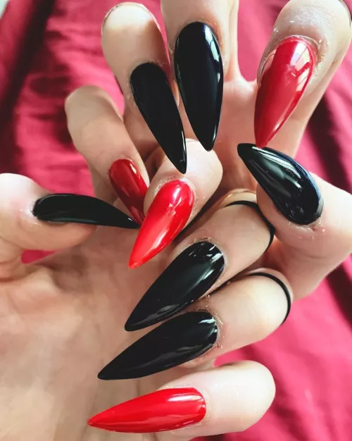 red and black is such a good combo 😍🖤❤️