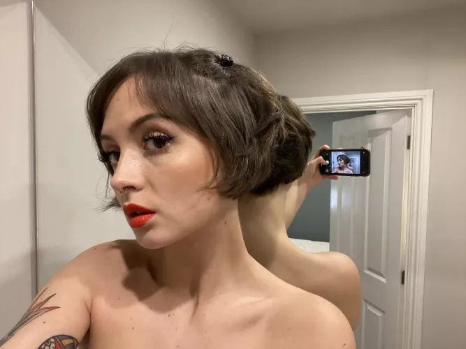 Red lipstick and winged liner 😇