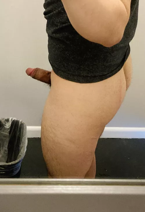 Red mark on my ass is cuz of the toilet seat 😂