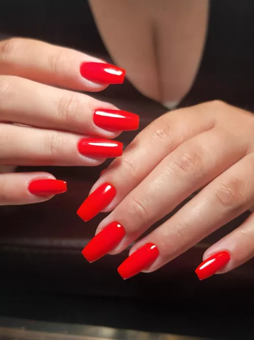 Red nails