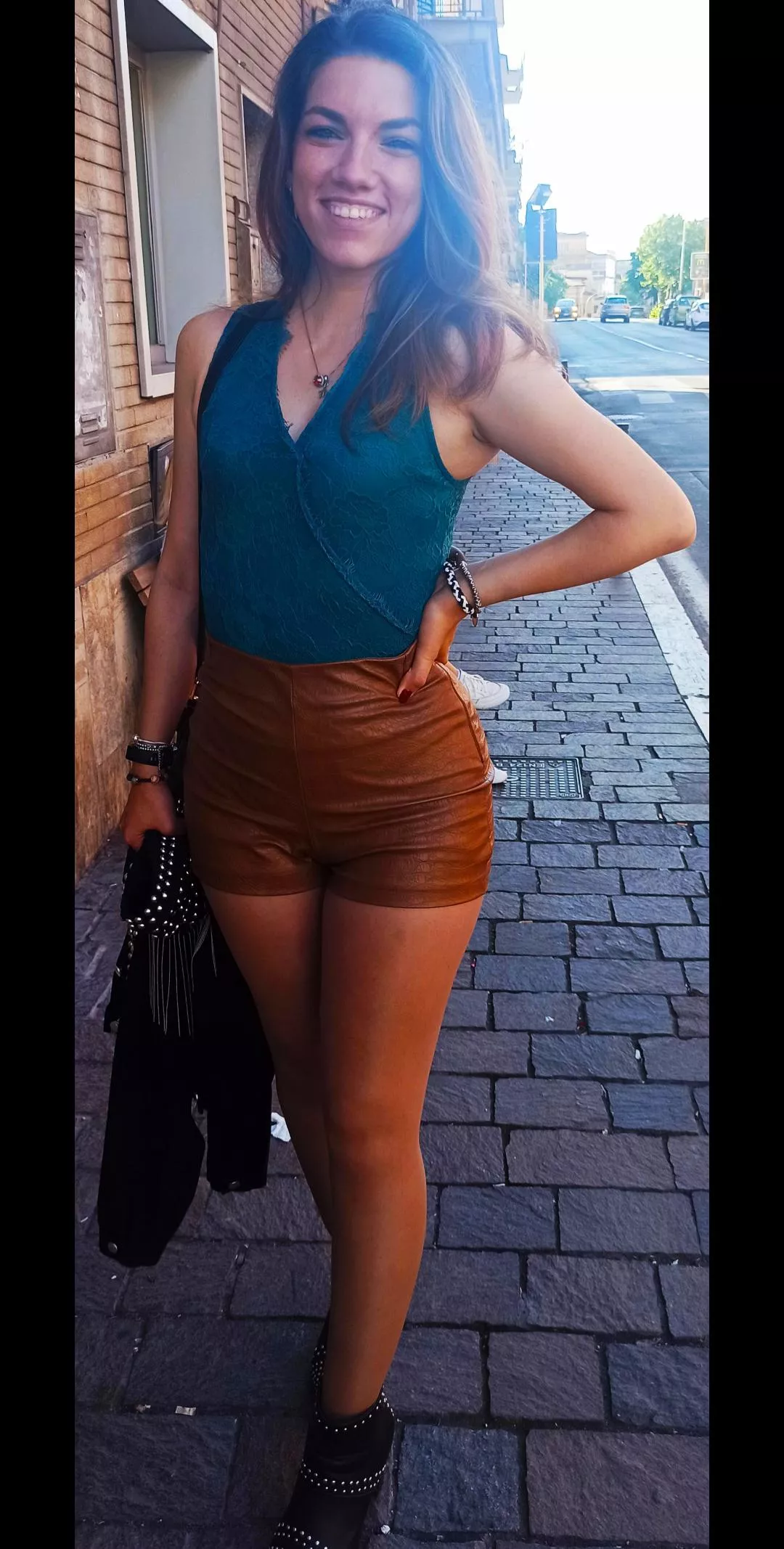 [Reddit Chat] Turn My Beautiful & Innocent Girlfriend Into A Slut, By Sending Me Horny Captions Or Cum-Edits About Her. I'll Show You More Pictures...