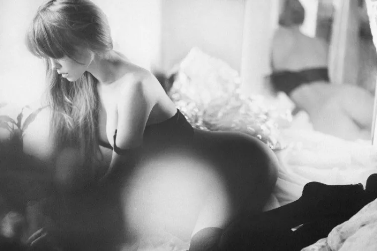 🍑 reflected in the mirror