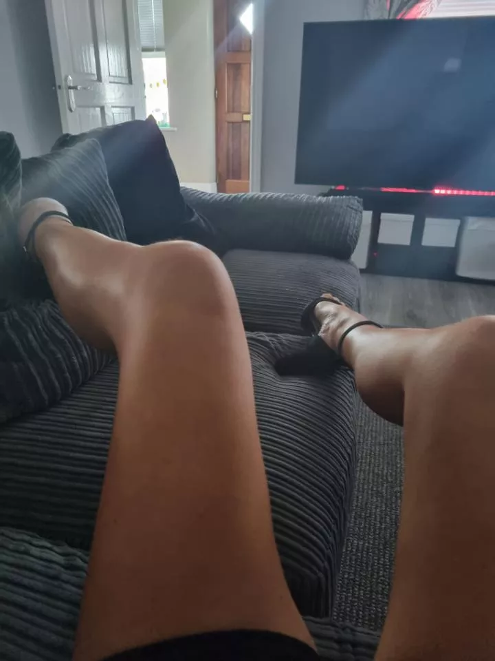 Relaxing at home for the party guests to arrive. Can't wait