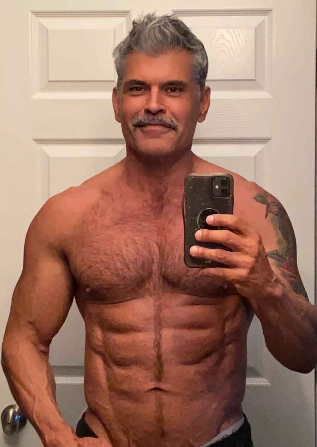 Mike Ruiz Nude