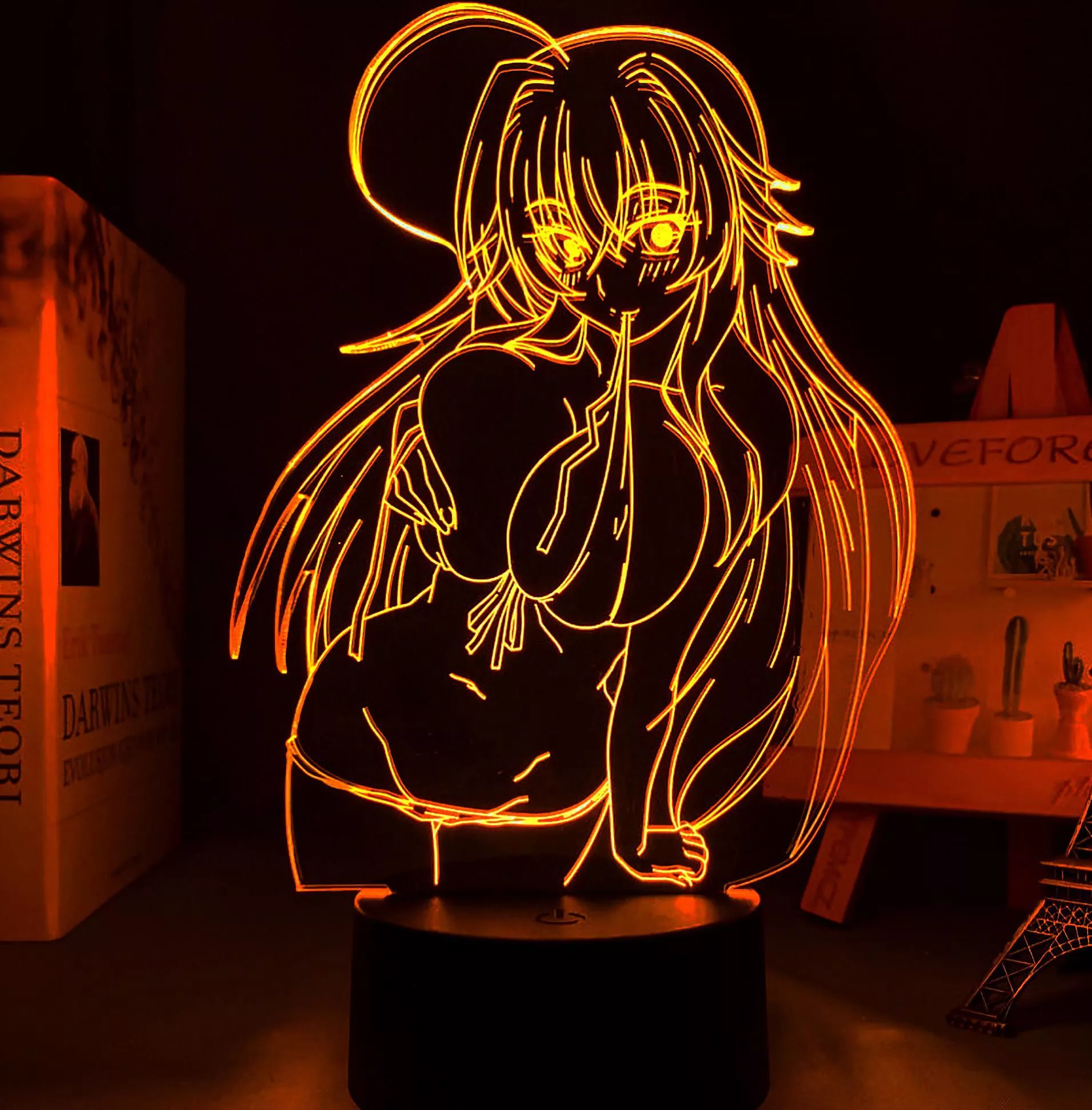 Rias got them badonkers 💖💛