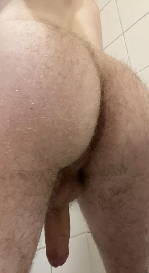Rub your cock between my cheeks