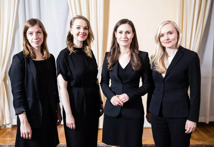 Sanna Marin and her advisors