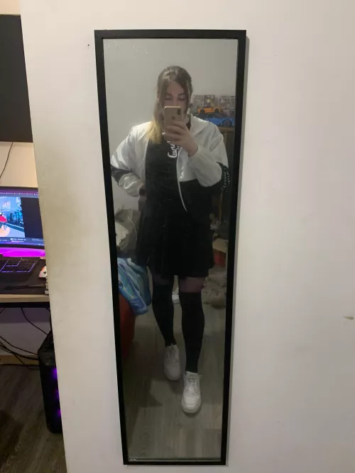 Say hello to your mistress 😇