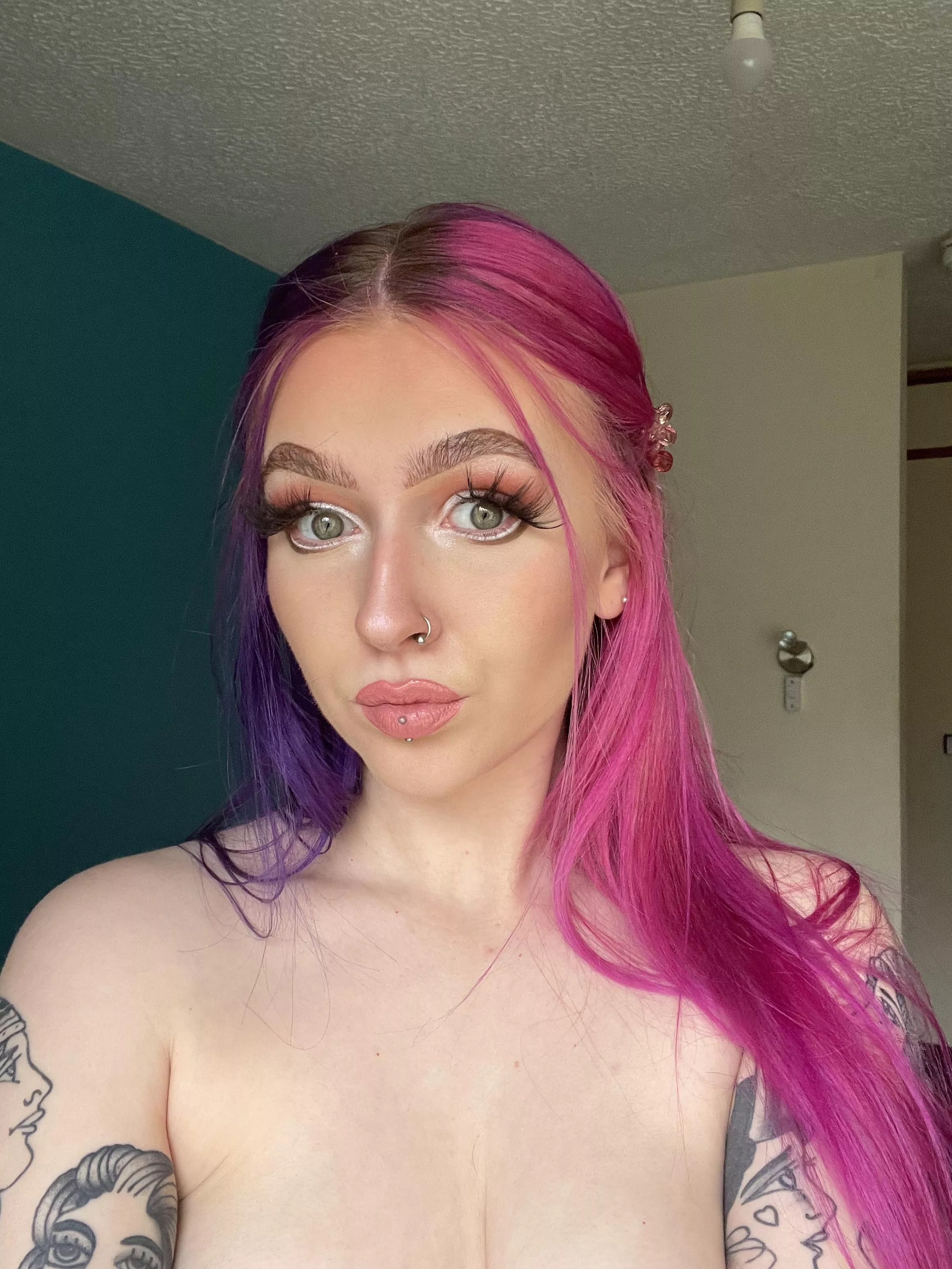 🍒SC: nicolavictoriax 🍒OF: xo_nicolavictoria🍒 instant access to full nudes🍒kink and fetish friendly🍒come and play with me🍒