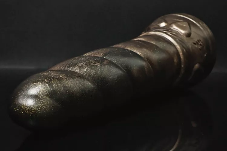 Scored this beautiful L/M Mystic in a Black/Bronze marble with gold flek (rouge)๐. Itโs certainly not the Easter marble with purple and lyre green base of my dreams but lovely nonetheless!