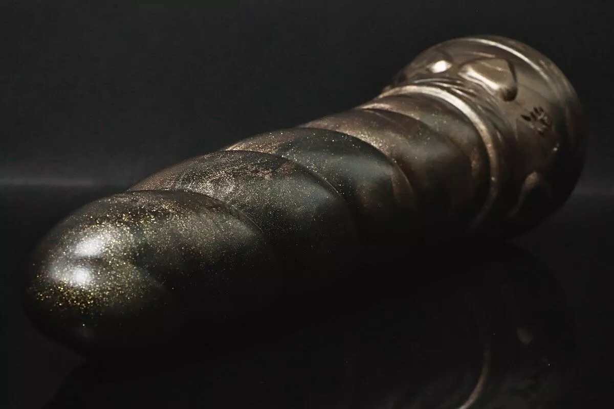 Scored this beautiful L/M Mystic in a Black/Bronze marble with gold flek (rouge)😍. It’s certainly not the Easter marble with purple and lyre green base of my dreams but lovely nonetheless!