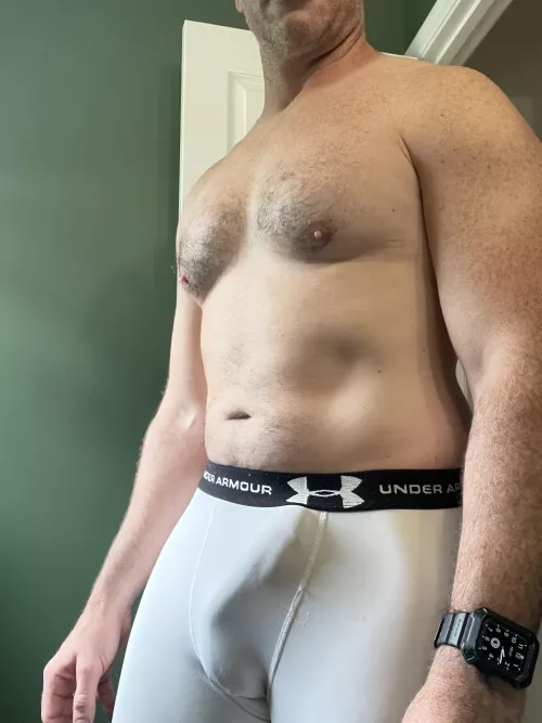 Scrolling through Reddit gw subs after my workout and all the sexy ladies making my shorts start to get uncomfortable![41]