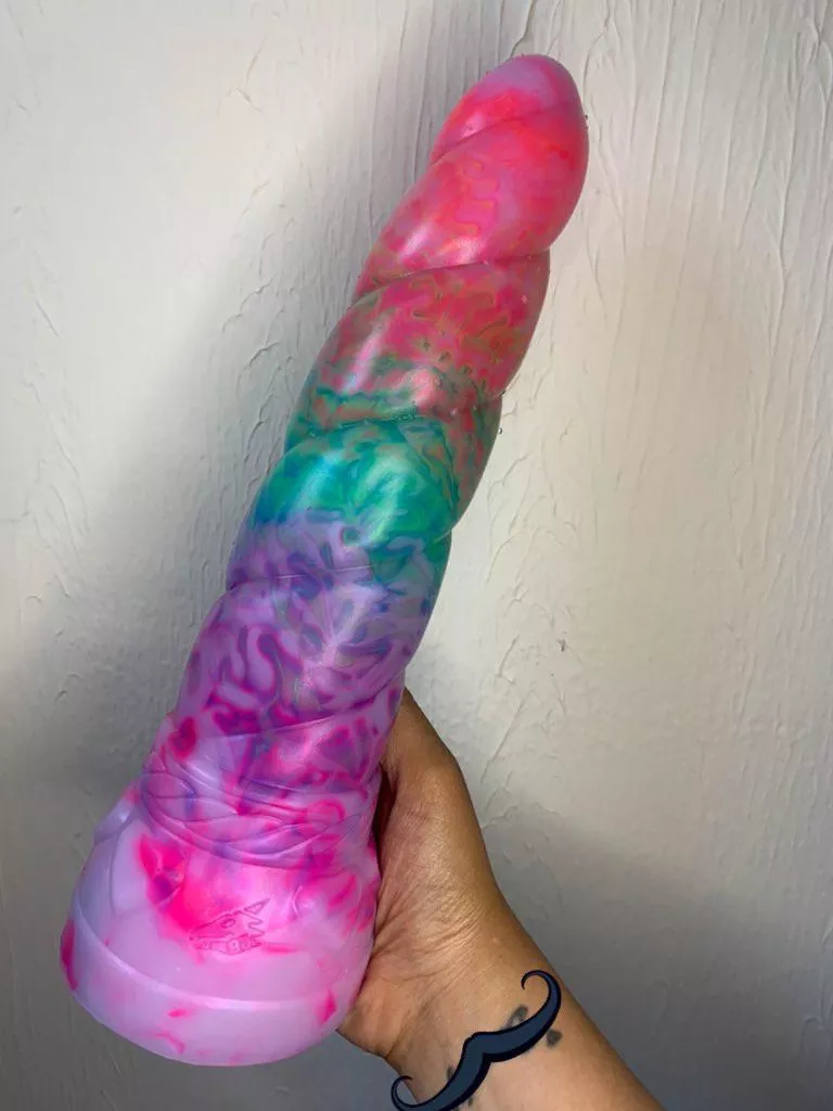 Secondhand Large Mystic is an absolute BEAST, and such a stunner in person 🥺 shoutout to u/ tantoesales 💗 I’m so happy I get to give this beauty a loving home!