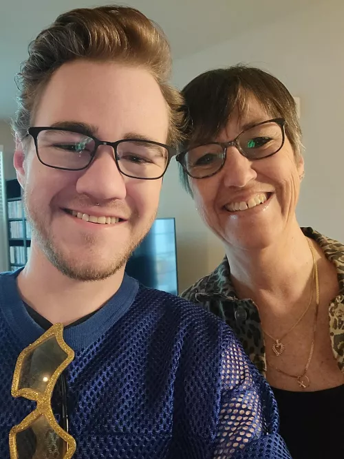 Seeing Elton John with my mama tonight 🤩🥰