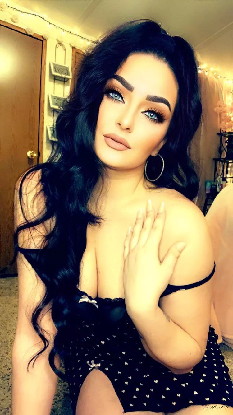 [Selling] Can you handle this naughty MILF? 🫧 Pics/Vids • Wearables • GFE • Sexting • Vials • Candy & much more! Fetish/Kink Friendly. Menu is pinned to my page 🫧