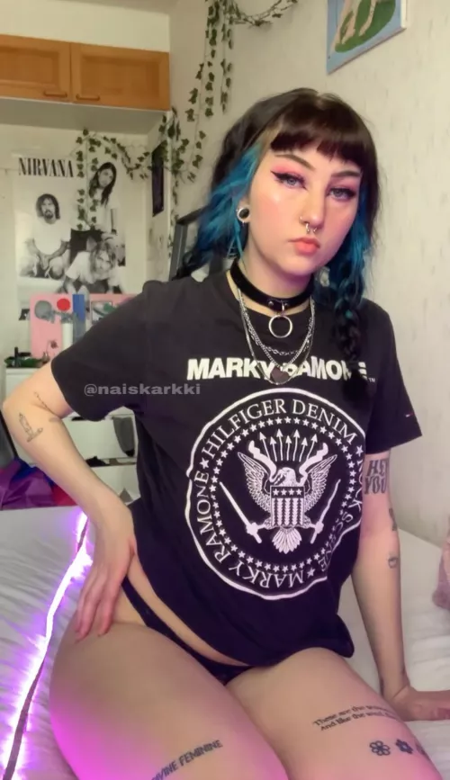 [selling] foot fetish, femdom and lewd pics and videos + sexting + videocalls 🤍