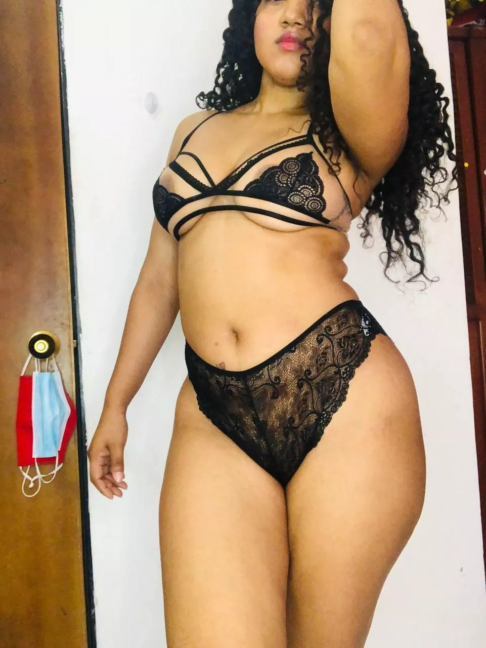 [SELLING]🔥 Hi sweeties!! ❤️❤️ I'm ready to please you🔥 Custom pics, videos, premade content, cock ratings and more!! Klk me @ milibabe21🔥