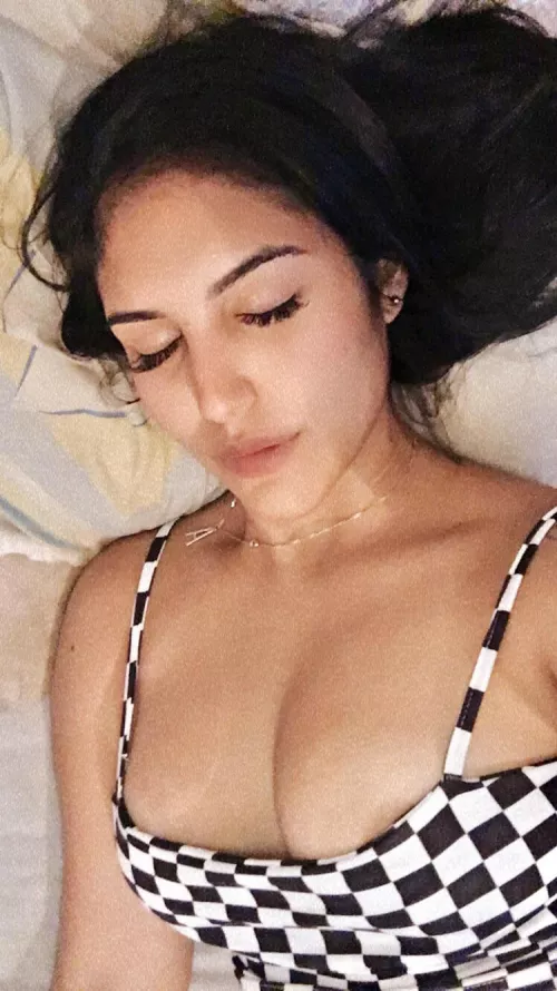 [Selling] I am a young brunette Latina 🔥 I am so horny my panties are so wet and you need to fuck me now that you know SEXTING/ VIDEOS/ PICS/ GFE / FEMDOM/ FINDOM 💦 K!!K Vane.moncada25 Snapchat Vanessa_mon25