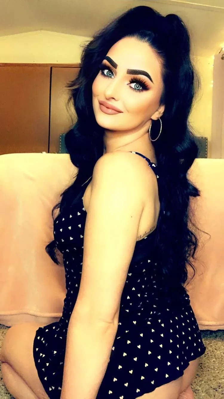 [Selling] Let’s have a freaky Friday. Come get naughty with me! ❤️‍🔥 I have lots of goodies. Panties, Worn items, Pics, GFE and much more! Check me out ❤️‍🔥