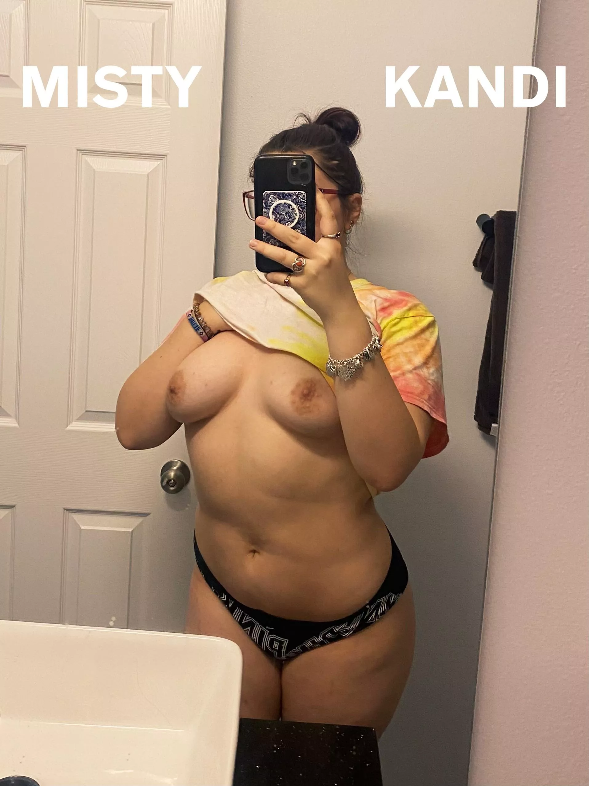 [selling] lots of panties, socks, bras & more; drawer link pinned on my profile 🤍🫧 free us shipping 📦 (F19) cashapp, venmo, amazon giftcards accepted 💰fetish friendly 💋 NO MEET UPS