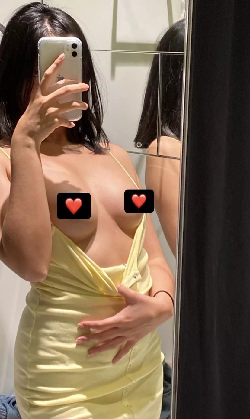 Selling nudes, vids and feet pics. Hmu here via DM!