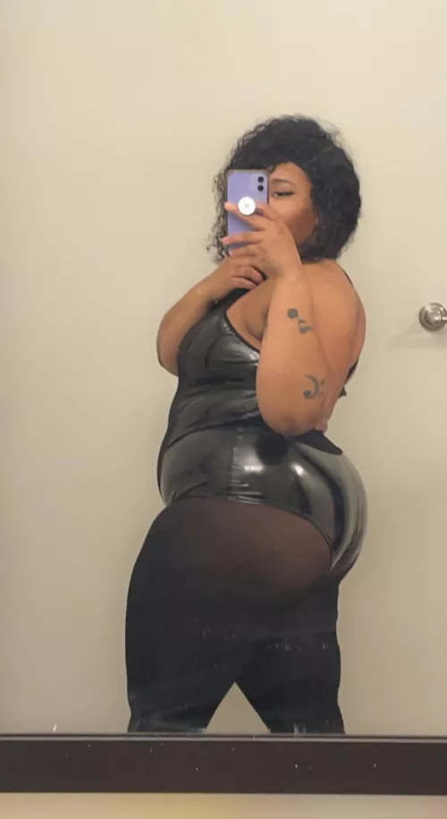 [selling] [US] 💙DM me about my videos, pics, experiences, panties, socks, tights, leggings, and more! If you want it, I’m bound to have it ! 💙