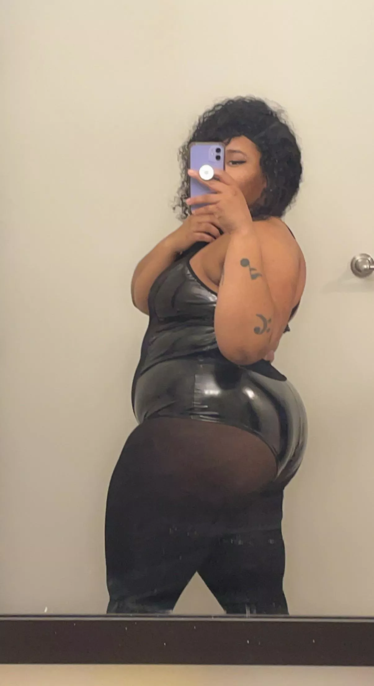 [selling] [US] 💙DM me about my videos, pics, experiences, panties, socks, tights, leggings, and more! If you want it, I’m bound to have it ! 💙