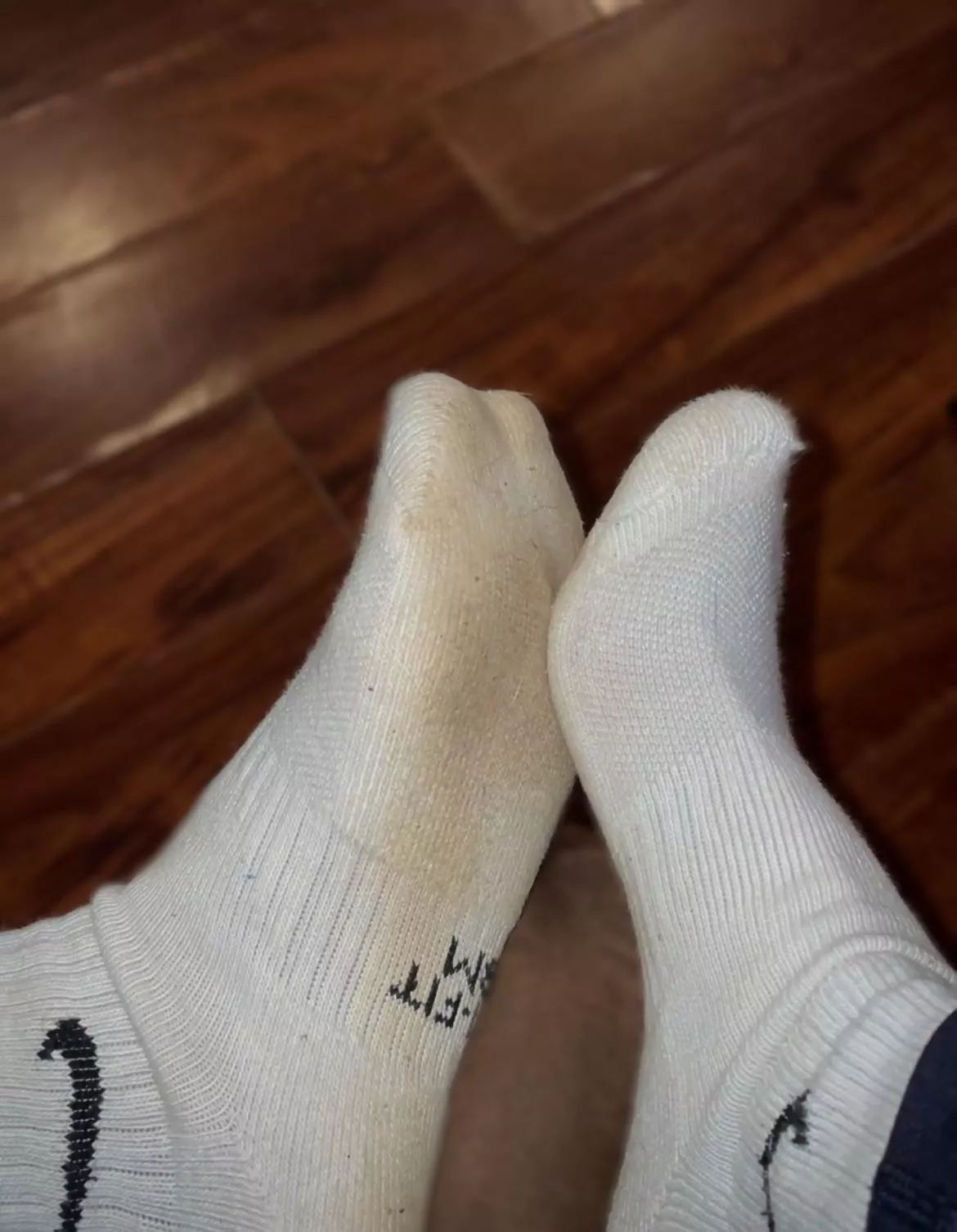 [selling] who wants to take a sniff of my delicious white nikes?🤍🖤