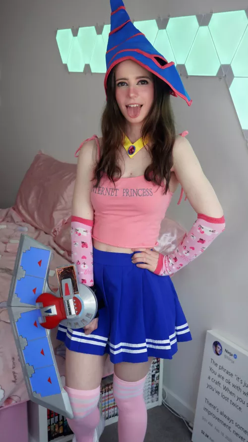 send this pic to your mom and say I'm your gf! ❤️ lmk what she says 😅