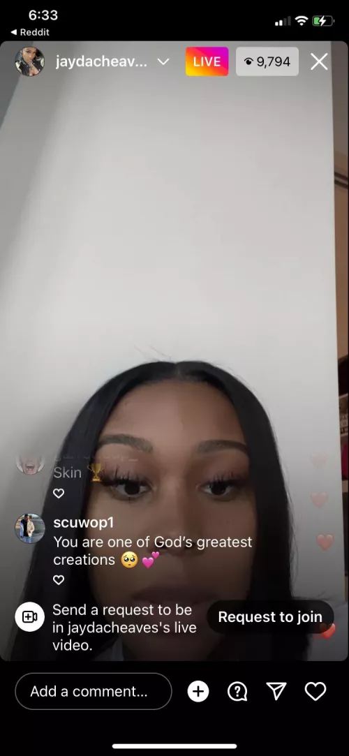 Sheβs on live