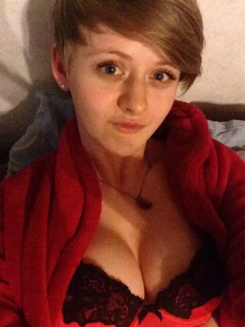 Short haired slut I’m eating to be gangbanged