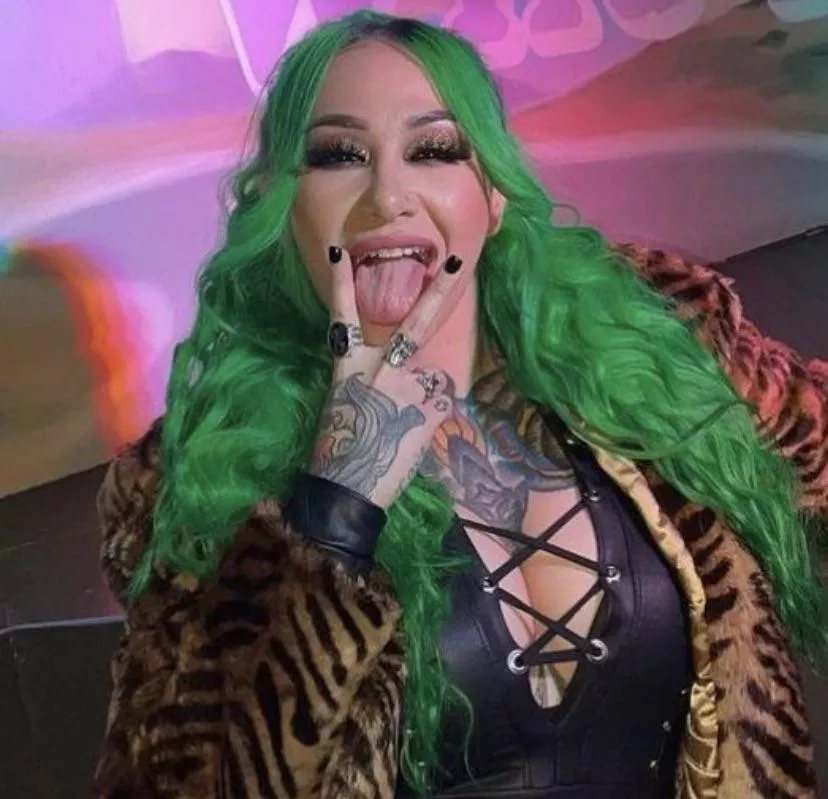 Shotzi 👅 ✌️ 💦 🥵