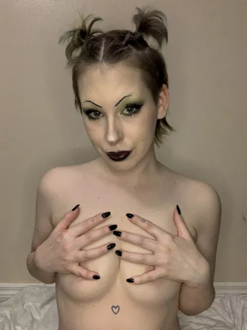 Should I keep doing these little pigtail looks?! I think they’re cute but maybe they’re silly 🥺