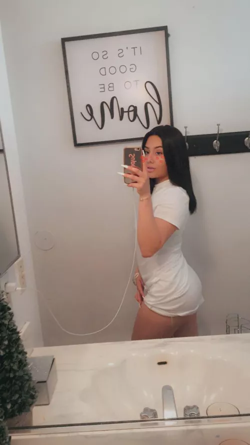 Should I lift my shirt up ? 😩💦