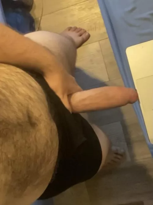 Should see how all the straight boys stare when I pull out this fat cock in the changing rooms