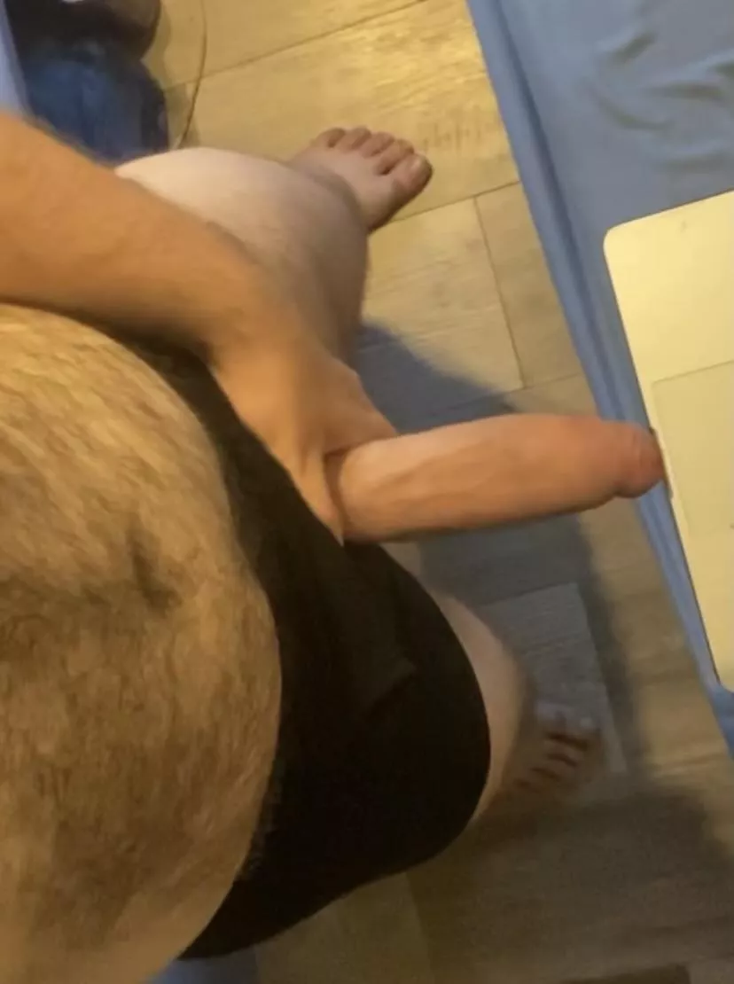 Should see how all the straight boys stare when I pull out this fat cock in the changing rooms