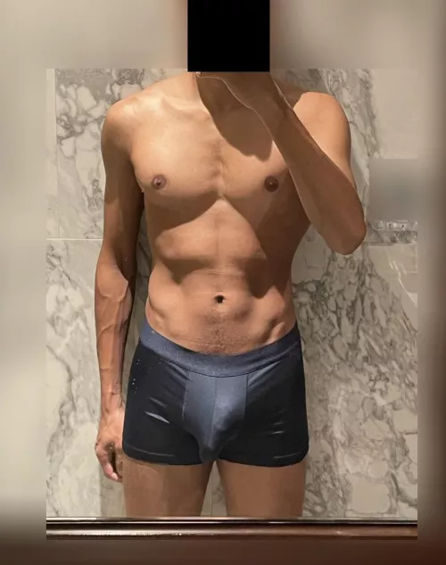 Showing a little vein outline too