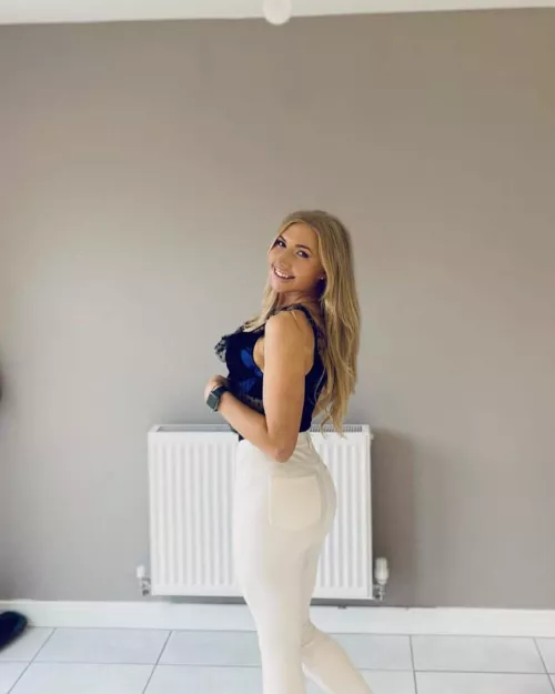 Showing off her best features