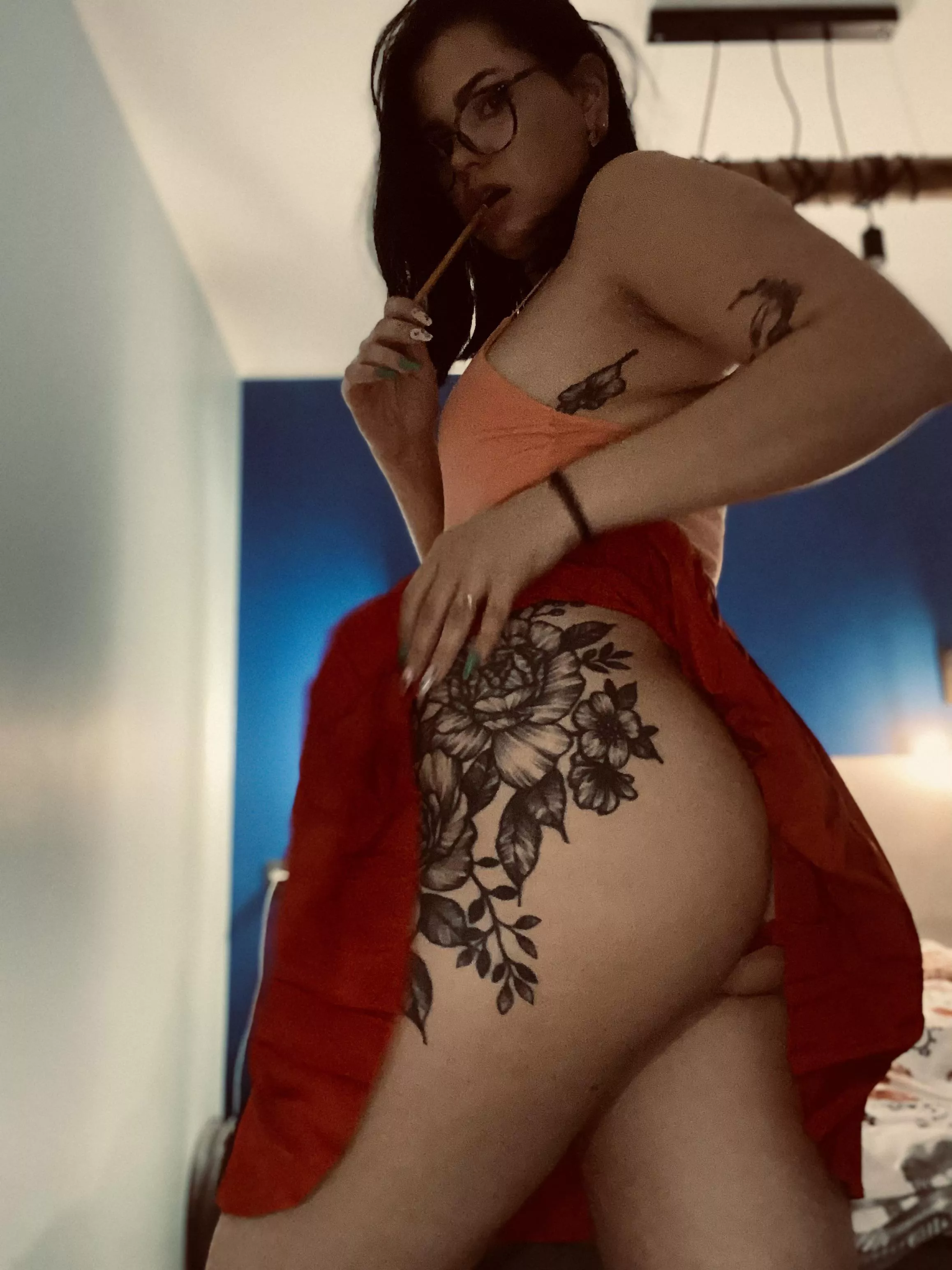 Showing off my baby ✒️ do you like girls with tattoos? Showing off my baby ✒️ do you like girls with tattoos?