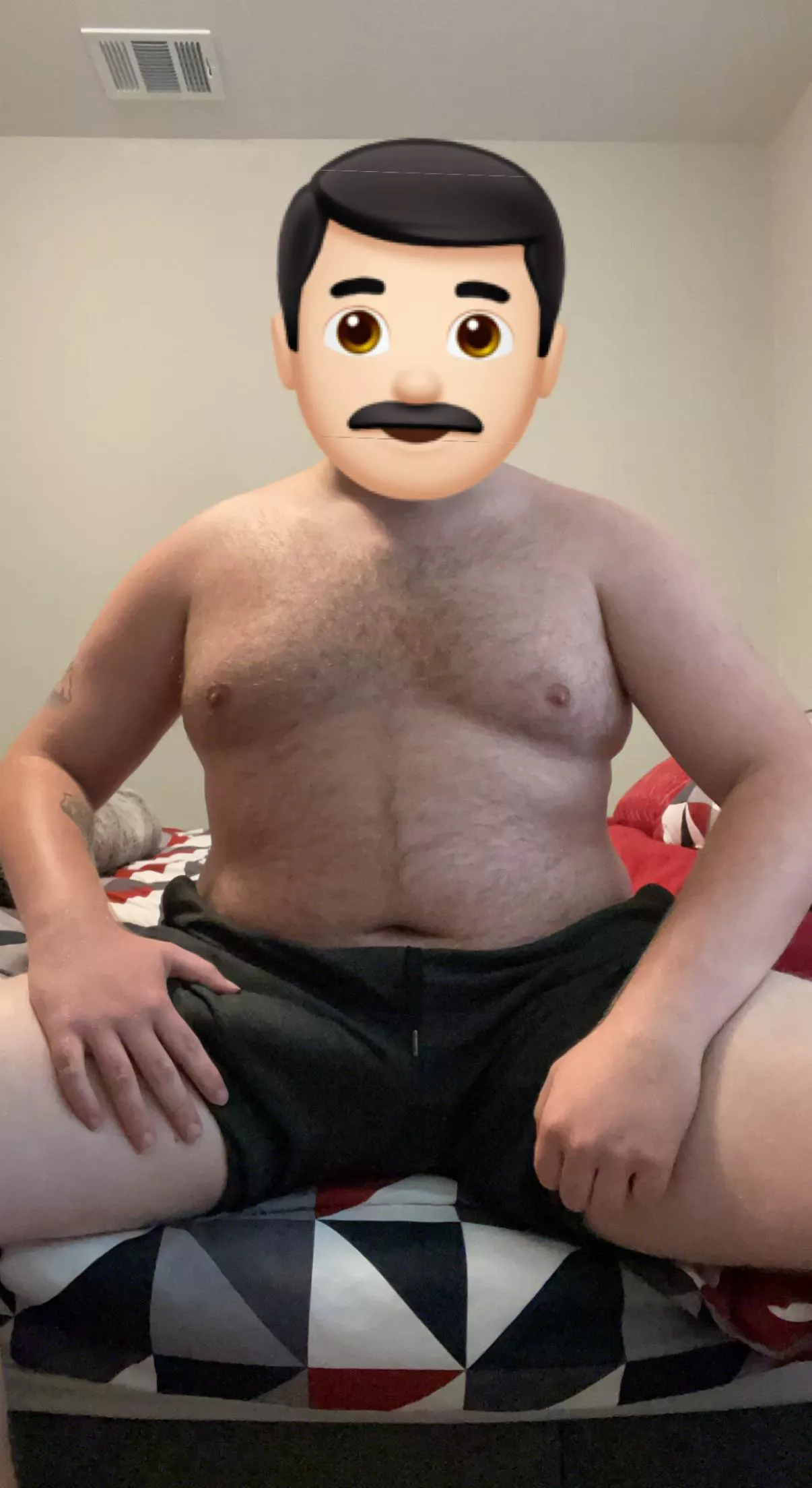 Since my first ever nude online here did so well I figured I’d come back😊 (oh and ignore that thing in my shorts, just a bulge)🤫