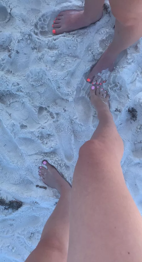 Sister beach feet 👅