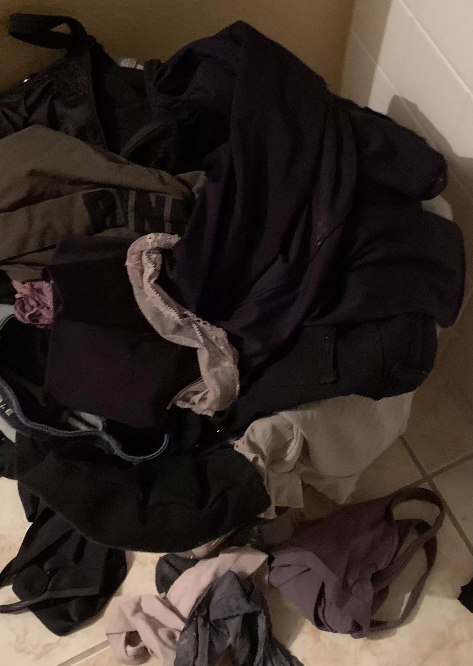 Sister dirty laundry. So many dirty panties 🤤 feels like heaven Sister dirty laundry. So many dirty panties 🤤 feels like heaven