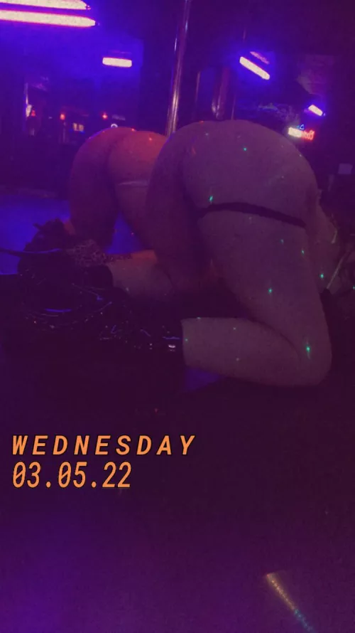 Sisters on stage 👀