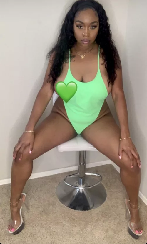 Sitting pretty 💚