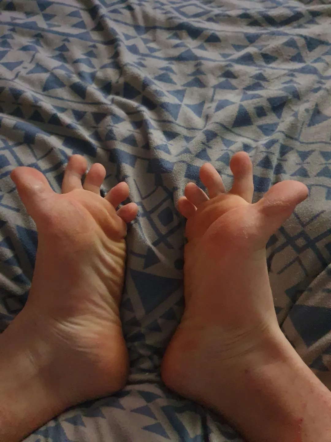 Size 11.5 feet. Suck my toes...